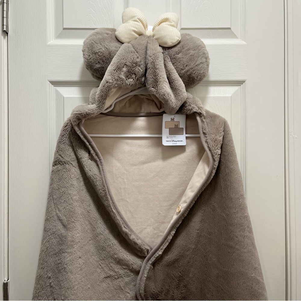 Tokyo Disneysea 4 way fur robe / blanket (limited edition)